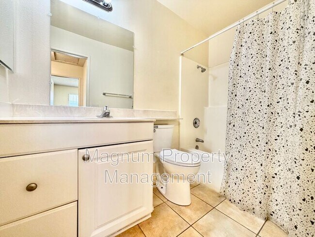 Building Photo - 132 E Bowen Rd