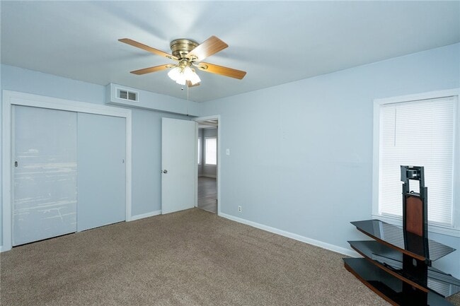 Building Photo - 706 Pennington Dr