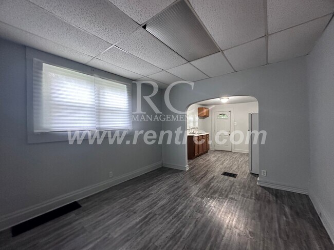 Building Photo - 708 Harmon-