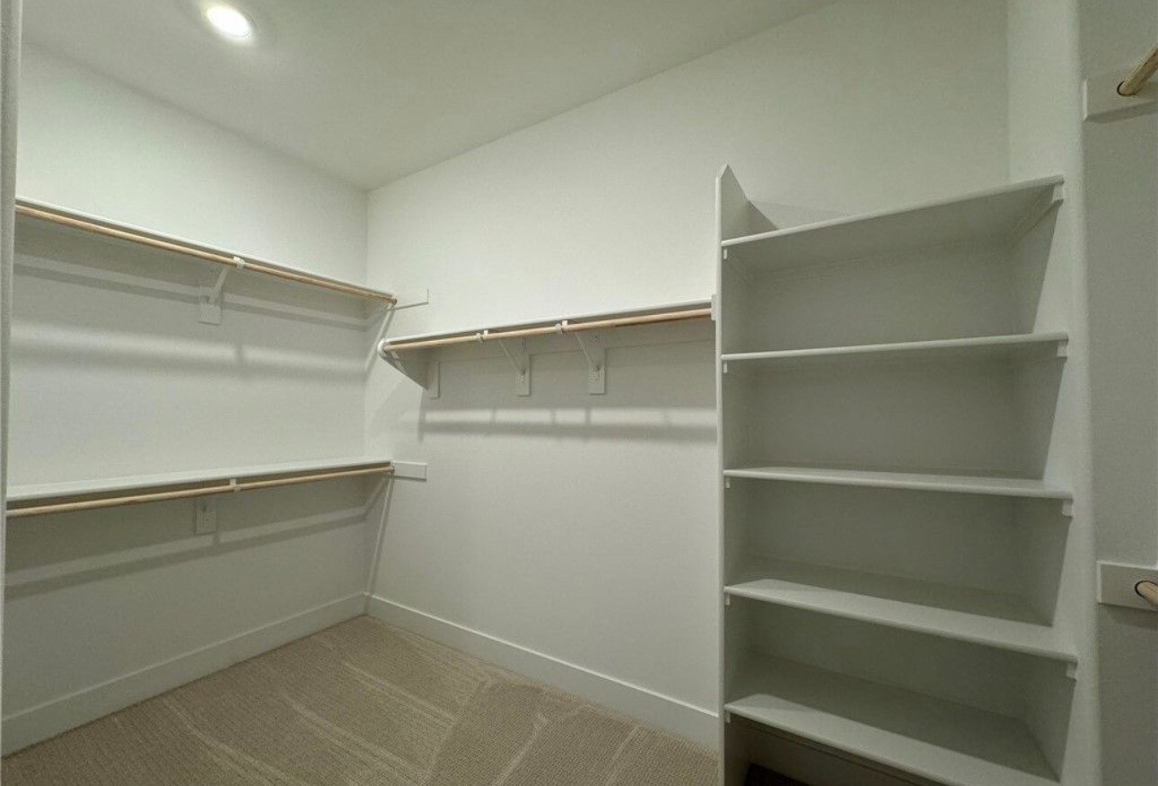 Building Photo - 114 Seep