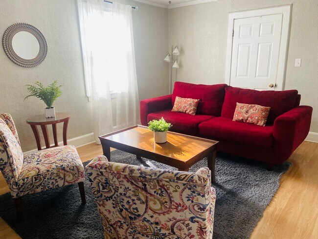 Building Photo - 2 Bedroom/1 Bath  - $1,060/Mo
