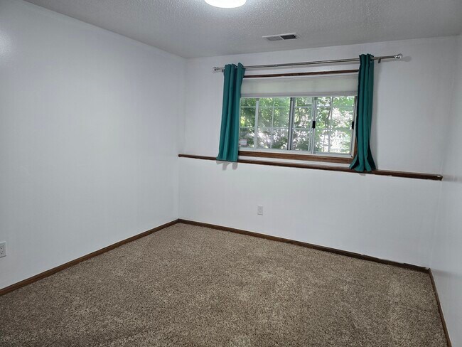 Building Photo - 5759 Donegal Dr
