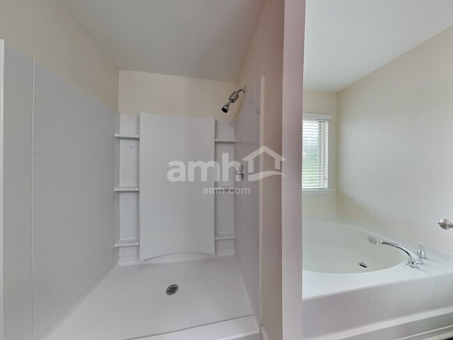 Building Photo - 202 Monarch Way