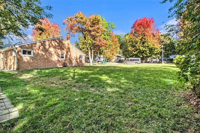 Building Photo - 392 Firwood St