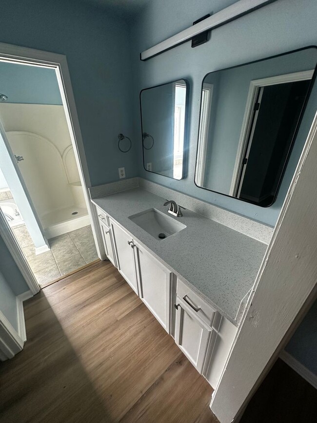 Building Photo - Quiet Neighborhood Living