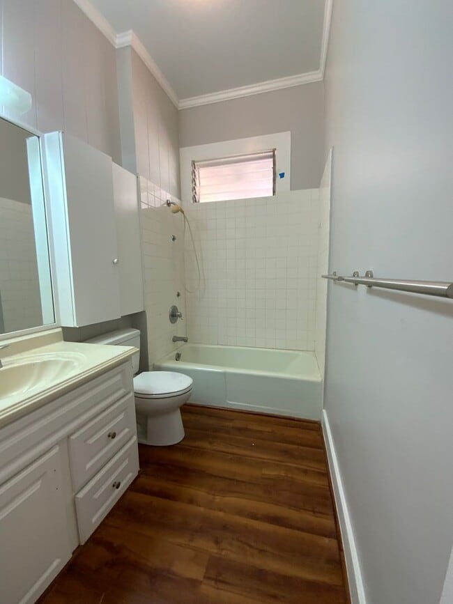 Building Photo - CHARMING SINGLE LEVEL KAIMUKI HOME