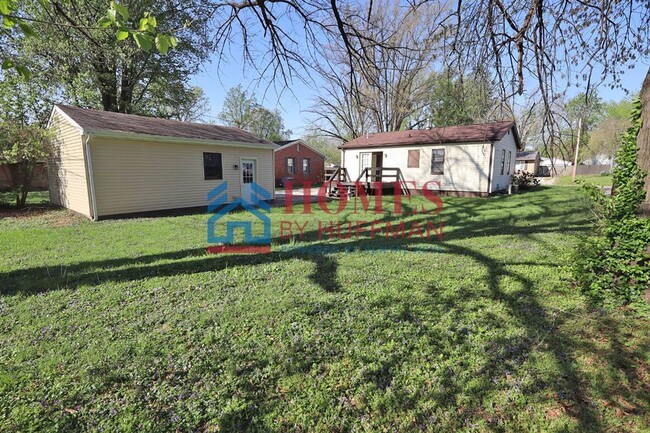 Building Photo - Two Bedroom House | Detached Garage