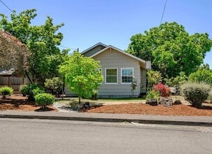 Building Photo - 3 Bedroom Home on Large Corner Lot!