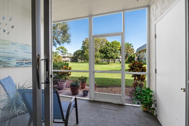 Building Photo - 18081 SE Country Club Dr
