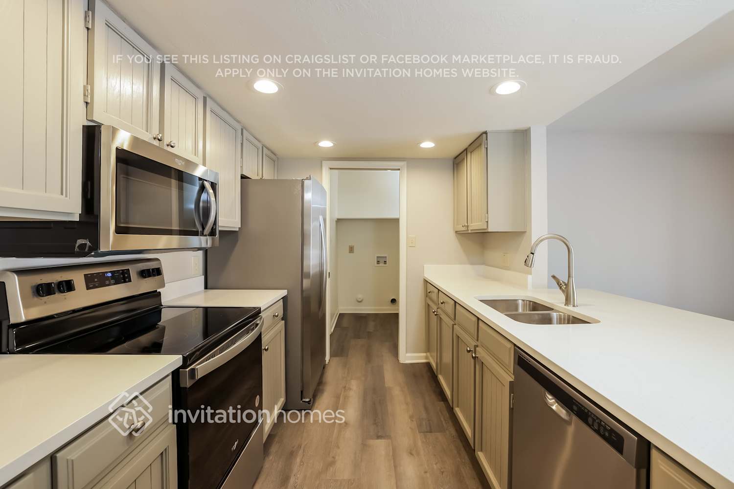 Building Photo - 3154 W Hartford Dr