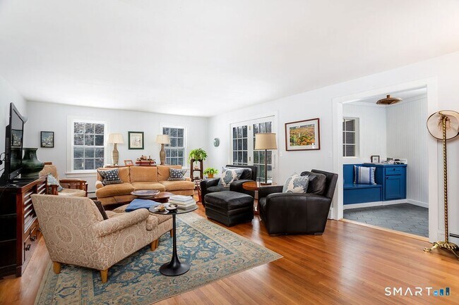 Building Photo - 5 Tall Trees Dr