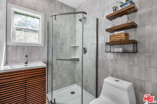 Building Photo - 738 Westmount Dr