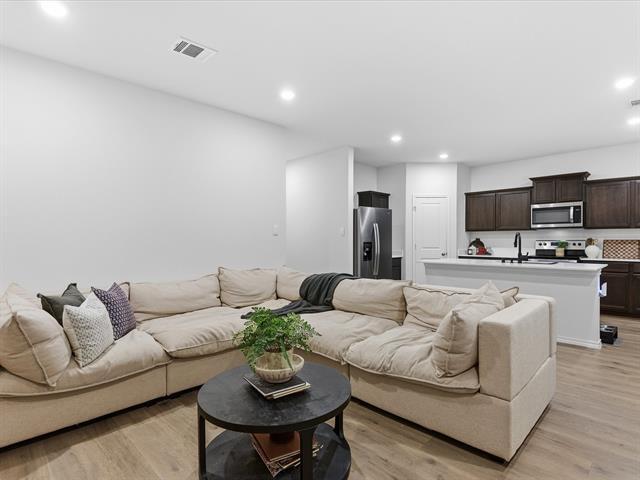 Building Photo - 11120 E Chase Ln