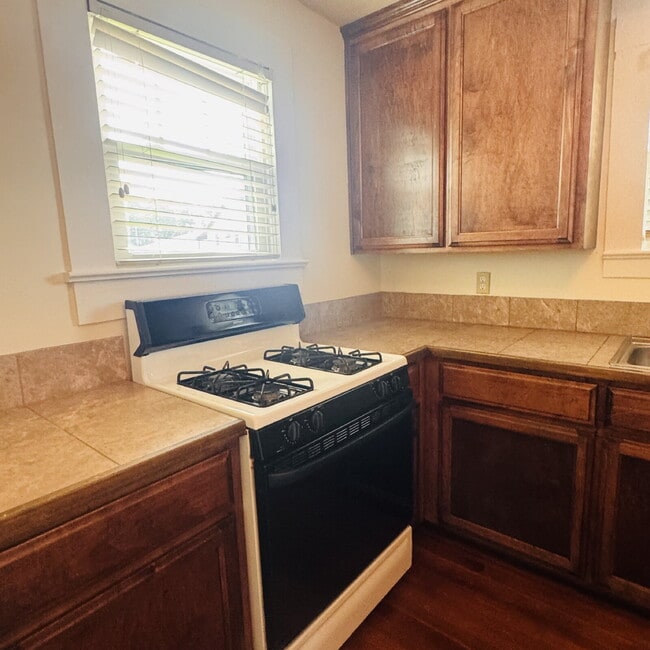 Building Photo - Spacious Single-Family Home in the Heart of Port Neches, TX