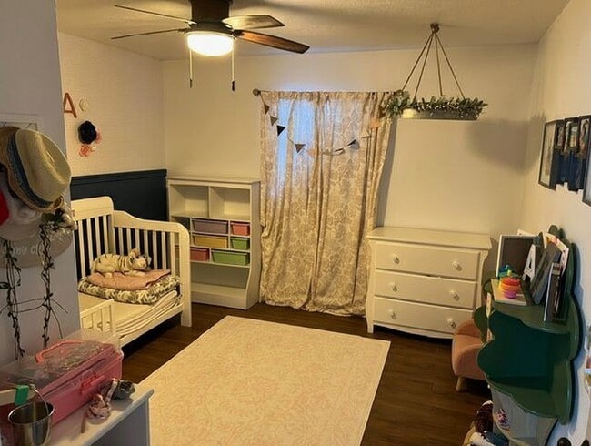 Building Photo - 221 Hyta St