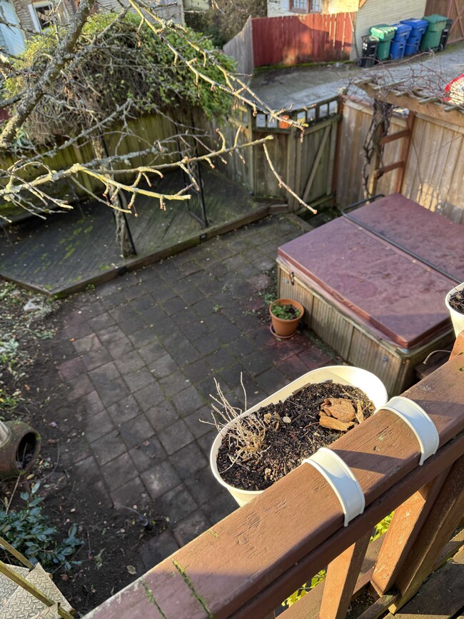 Building Photo - 6547 Greenwood Ave N