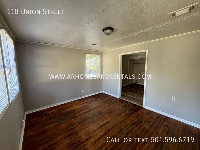 Building Photo - Move In Today for $249|118 Union St | 3 Be...