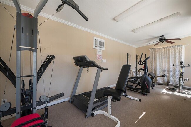 Building Photo - 3360 S Osprey Ave