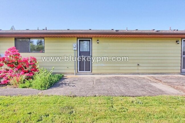 Building Photo - Unit #4- 2 Bed, 1 Bath Unit in Battle Ground in a 55+ Complex 2 blocks off Main Street