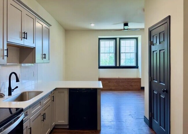 Building Photo - 709 N Duke St