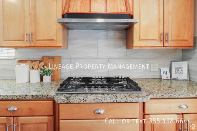 Building Photo - 4487 St Andrews Dr