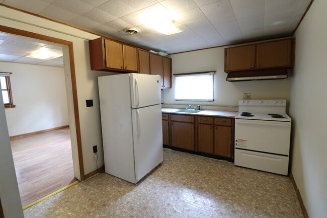 Building Photo - 1 Bed/1 Bath Home steps from the Downtown Campus - Available Now, June, July or August!