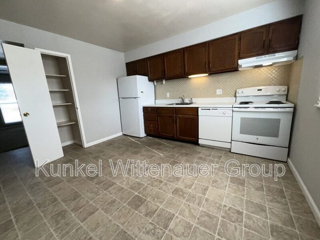 Building Photo - 201 W Wesley Dr