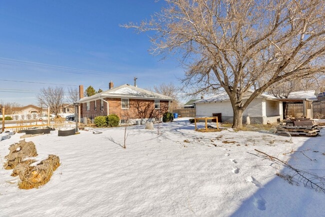 Building Photo - Charming 3 Bedroom Bungalow in West Valley