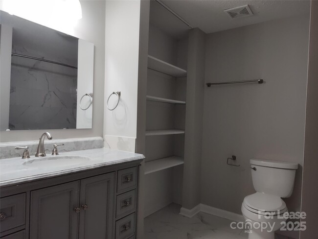 Building Photo - 7200 Oswego Ct