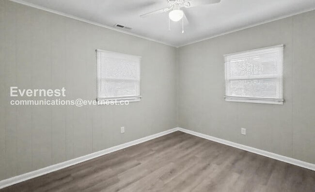 Building Photo - 500 Swann Dr