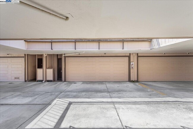 Building Photo - 1220 Porta Ballena