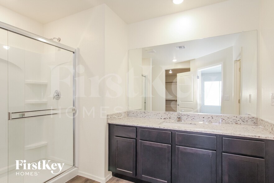Building Photo - 8434 S 258th Dr