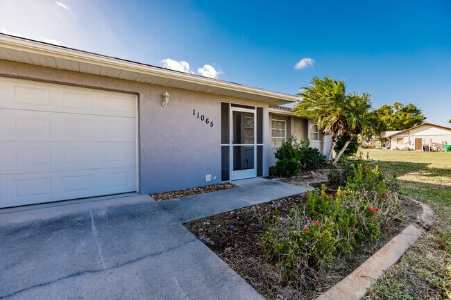 Building Photo - 11065 Waterford Ave