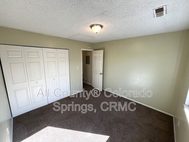 Building Photo - 1010 Mazatlan Cir