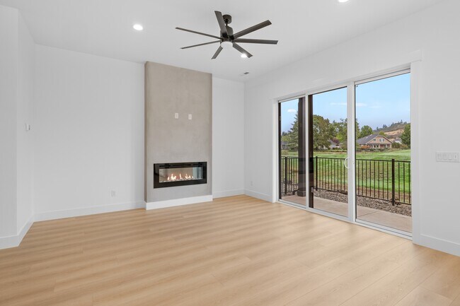 Building Photo - 109 Golf View Dr