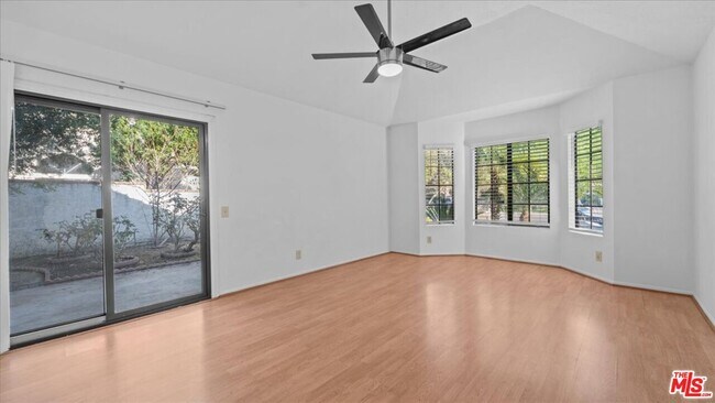 Building Photo - 409 Beverly Dr