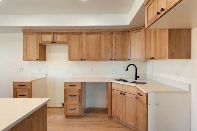 Building Photo - 405 Par Ave