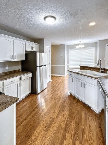 Building Photo - 1013 Harding Dr