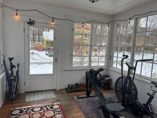 Building Photo - 3 bedroom, 2.5 bath home walking distance to Dartmouth College