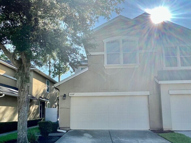 Building Photo - Spacious Townhome on Northside