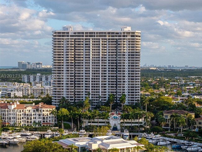 Building Photo - 2000 Island Blvd
