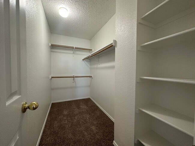 Building Photo - 5 Bedroom In Constitution Hills