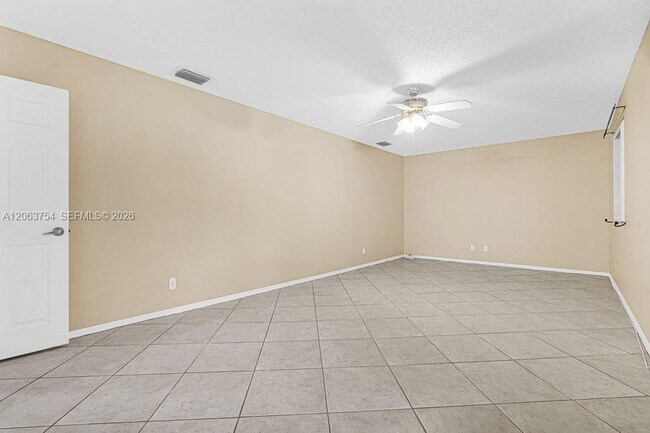 Building Photo - 1623 E Harmony Lake Cir