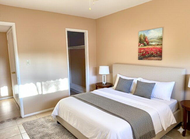 Building Photo - INQUIRE ABOUT OPEN HOUSE - LARGE 4BR - 2BA...