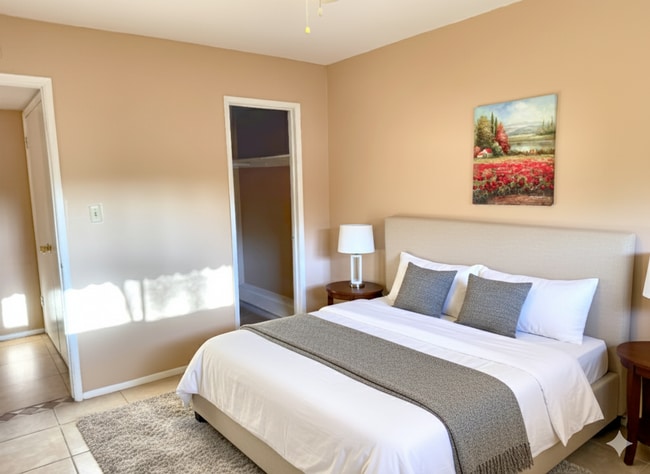 Building Photo - LARGE 4BR - 2BA HOUSE - LARGE BEDROOMS - R...