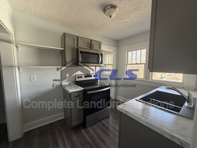 Building Photo - 2266-2262 Warren St