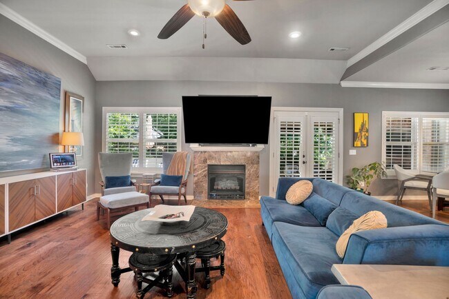 Building Photo - Fabulour Bridgeport S/D Home w/AMAZING out...