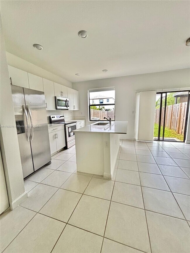 Building Photo - 25556 SW 108th Ave