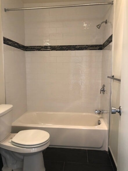 Building Photo - 4020 Washington Blvd