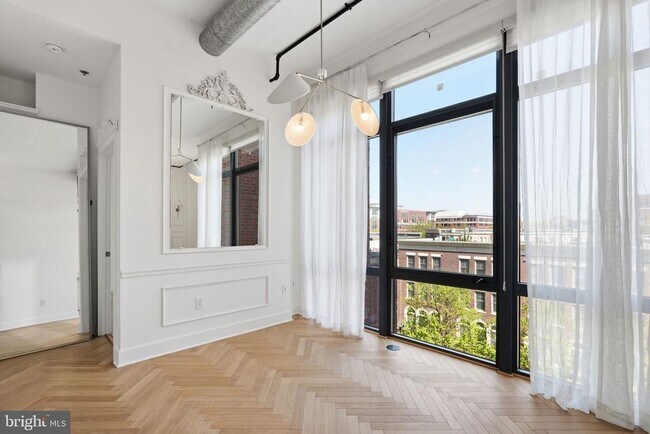 Building Photo - 520 John Carlyle St